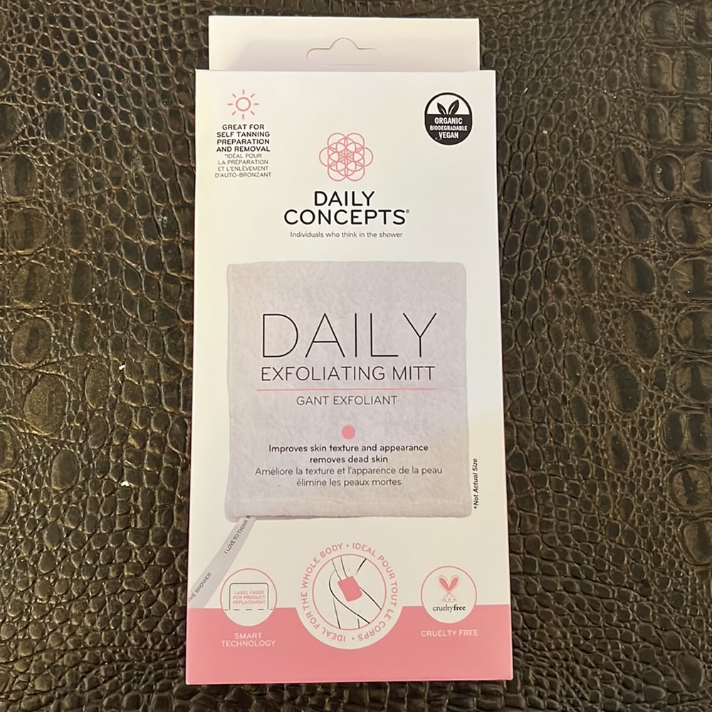 ⭐️ Daily Concepts Daily Exfoliating Mitt